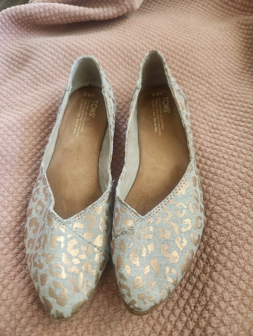 Toms Metallic Leopard Pointed Slip-On Flats in Silver and Cream